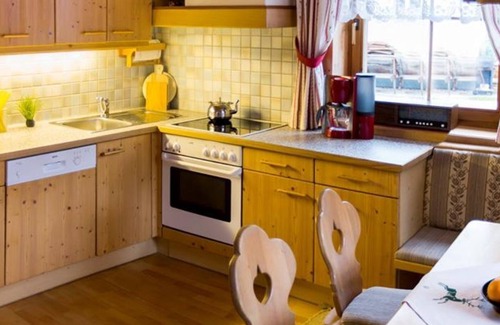 Grosskirchheim House | House Arve - Holiday home Arve cozy Swiss stone pine cottage