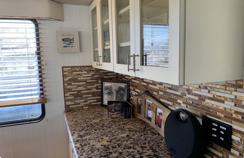 Playa Ensenada Boat Rental | House Boat 6 Bdrm 2 BathRm Jaccuzzi Gated Down Town Ensenada