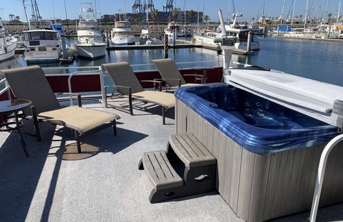 Playa Ensenada Boat Rental | House Boat 6 Bdrm 2 BathRm Jaccuzzi Gated Down Town Ensenada