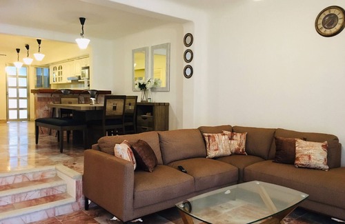 Punta Cancun Villa | House buganvilias in hotel zone Cancún, with pool