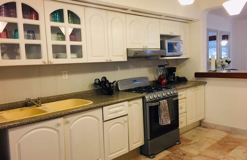 Punta Cancun Villa | House buganvilias in hotel zone Cancún, with pool