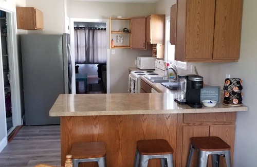 Riverdale House | House by Lake Sakakawea with Hot tub!