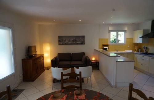 Castelnau-d'Estretefonds House | House 65 M2, with veranda 20m2. quiet comfort 20 min from Toulouse.
