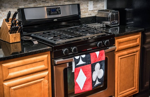 Laurel House | House of Cardz- comforts of home by LLOYD SUITES