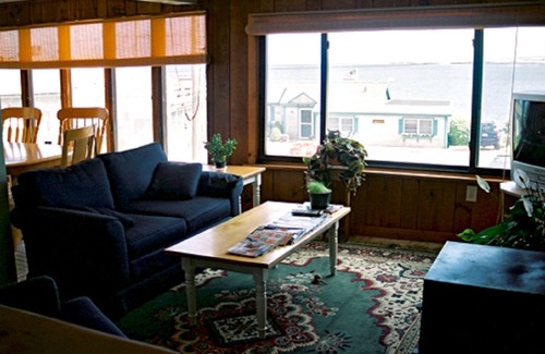 Mystic - New London Cottage | House w/Waterviews in Private and Safe Beachfront Community