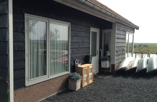 Broek in Waterland Cottage | House, with great views over water and farmland, 10 min to Amsterdam