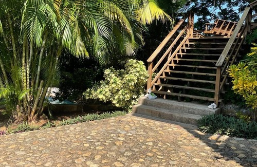 Isla de Utila Cottage | House with private stay in Utila, sleeps 10 persons