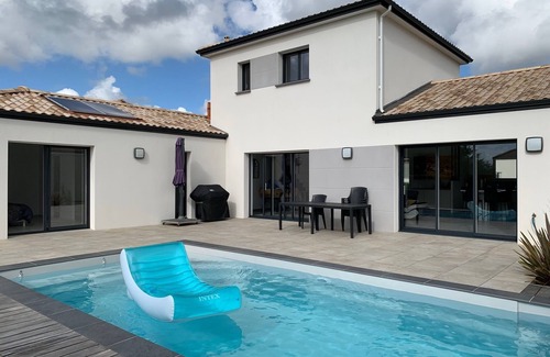 Pornic House | House with swimming pool and garden, 4 mins walk from the beach, 6 people, 3 beds