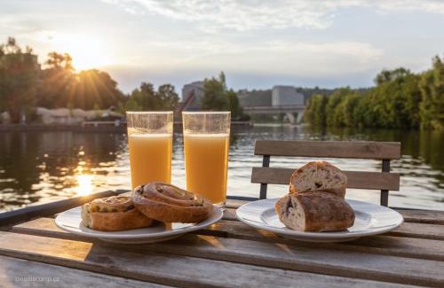 Holesovice Boat Rental | Houseboat - best place in Prague