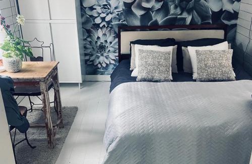 Grachtengordel-West Bed & Breakfast | Houseboat Bonnie