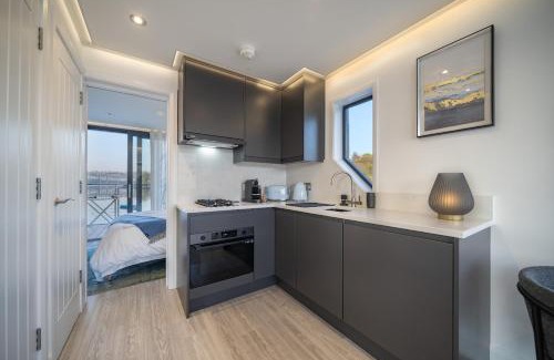 Kinsale Boat Rental | Houseboat in Kinsale