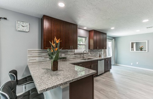Woodlake - Briar Meadow House | Houston Galleria Executive Home - 5 minutes to Galleria Mall.