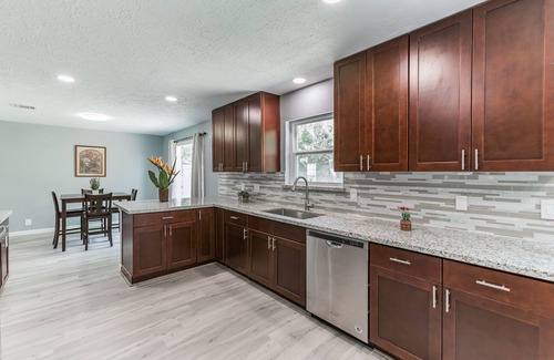 Woodlake - Briar Meadow House | Houston Galleria Executive Home - 5 minutes to Galleria Mall.