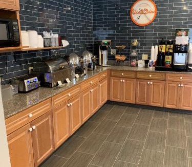 Central Oklahoma City Hotel | Howard Johnson by Wyndham Oklahoma City OKC Airport, Fairgrounds, I40