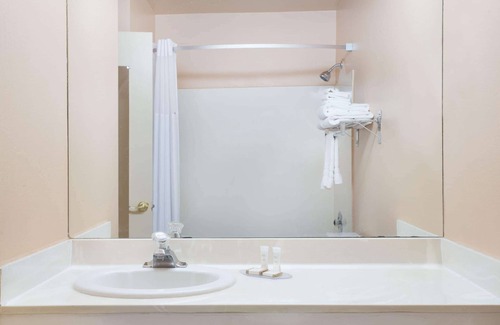 Brigham City Hotel | Howard Johnson by Wyndham Brigham City
