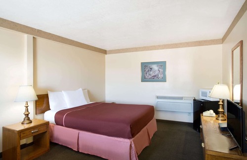 Brigham City Hotel | Howard Johnson by Wyndham Brigham City