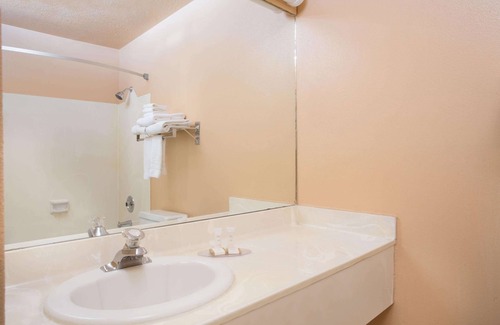 Brigham City Hotel | Howard Johnson by Wyndham Brigham City
