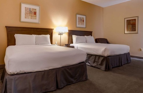 Hadley Hotel | Howard Johnson by Wyndham Amherst Hadley