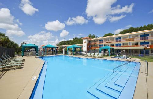 Fellowship Hotel | Howard Johnson by Wyndham Ocala FL I-75