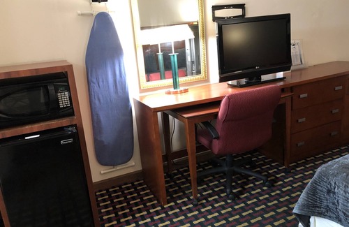 Perry Hotel | Howard Johnson by Wyndham Perry GA