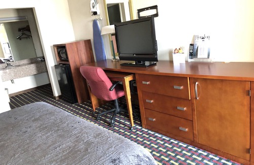 Perry Hotel | Howard Johnson by Wyndham Perry GA