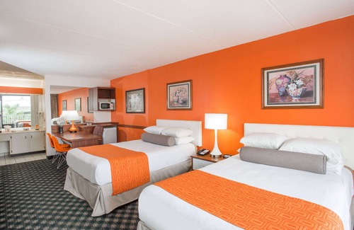 Clearwater Hotel | Howard Johnson by Wyndham Clearwater/Dunedin