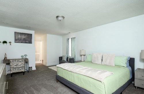 Bessemer House | Hueytown Haven nearby Alabama Splash Adventure