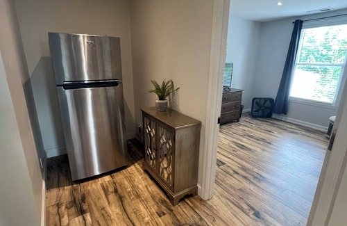 Butchertown Apartment | Huge 2-bedroom apartment with 500 Mbps WiFi, full kitchen, AC/Heat, and sleeps 7