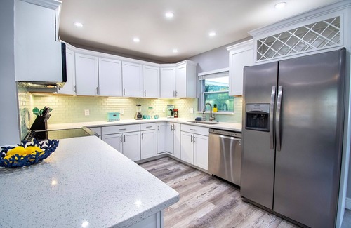 South Pinellas Community Council House | Huge 5BR+3BA Home with massive POOL. Poolside Cabana, Firepit. Sleeps 16