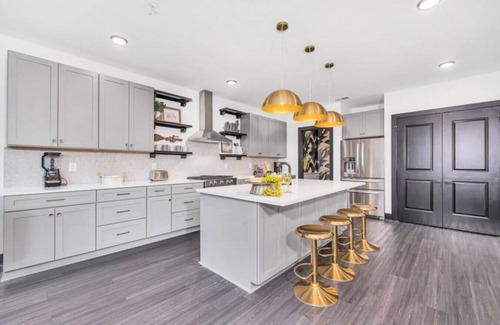 McFerrin Park Condo | Huge Hendrix Penthouse - Beds for everyone