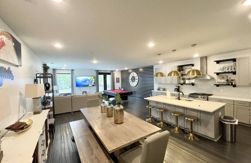 McFerrin Park Condo | Huge Hendrix Penthouse - Beds for everyone