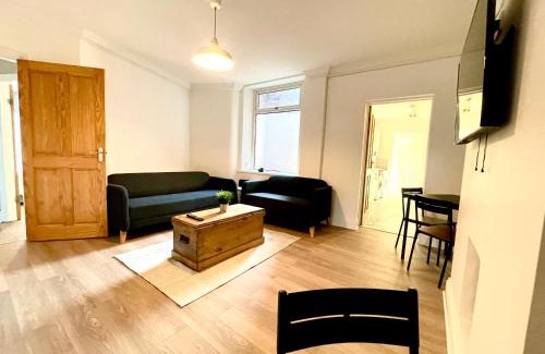Heaton Apartment | Huge serviced Apartment with FREE PARKING
