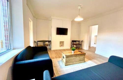 Heaton Apartment | Huge serviced Apartment with FREE PARKING