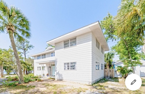 Panama City House | Huge waterfronthome on historic St. Andrews Bay