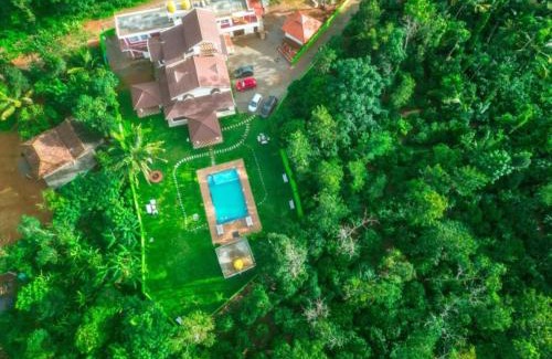 Mudigere Villa | Hulihara Homestay - Pool, 4BH, Home Food, Estate