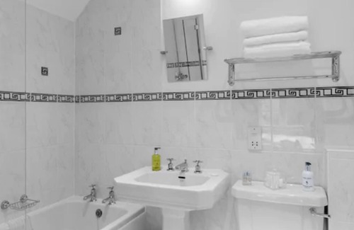 Peaslake Hotel | Hurtwood Hotel