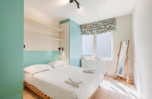 Heist Apartment | Huswell - Modern family flat steps from the sea