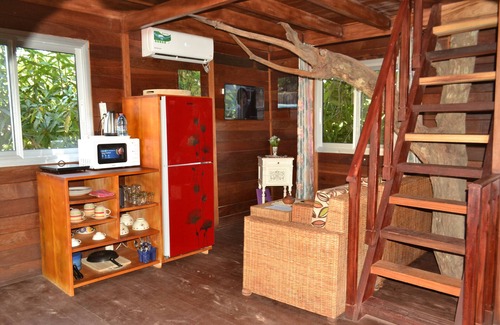 Kribi Cabin | Hut in the old Mangoo tree . Breakfast incl