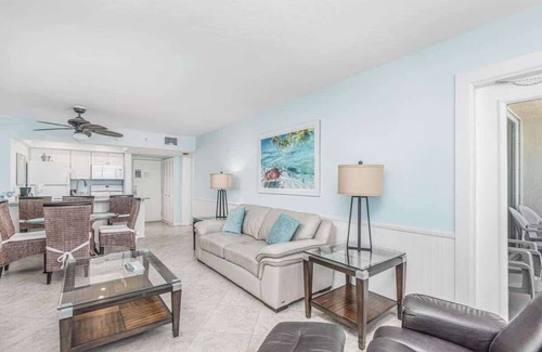 Hutchinson Island South Condo | Hutchinson Island,BeachFront, Heated Pool, Balcony, Top Floor