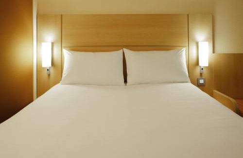 Little Hay Hotel | ibis Birmingham Airport Terminal Building - NEC
