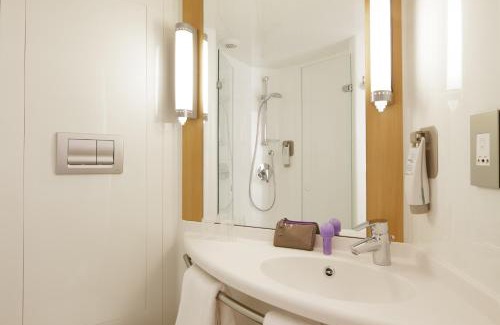 Little Hay Hotel | ibis Birmingham Airport Terminal Building - NEC