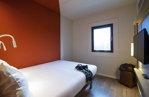 Zestienhoven Hotel | ibis budget Rotterdam The Hague Airport