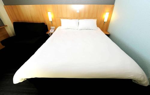 Beynost Hotel | ibis Lyon Est Beynost