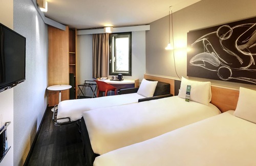 Yves Farge - Le Fleuve Hotel | ibis Lyon Gerland Musée des Confluences