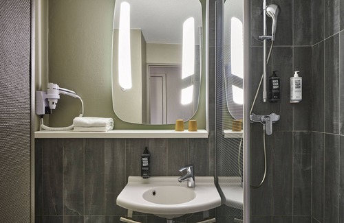 Emerainville Hotel | ibis Marne La Vallee Emerainville