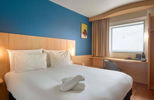Gambetta Hotel | ibis Paris La Défense Esplanade