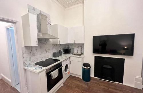 Chiswick Riverside Apartment | Iconic One Bed Apartment in Chiswick