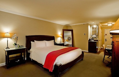 Cupertino Hotel | Ideal Mix of Comfort and Value! Free Parking and Breakfast, Onsite Pool
