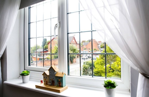 Hopwas Cottage | Idyllic 2 bedroom Canal facing Cottage in Hopwas