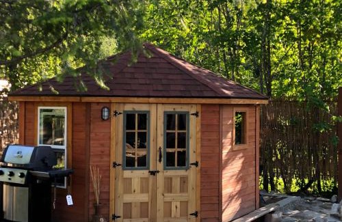 Nelson House | Idyllic Cabin Retreat Only 5 Minutes Away From Nelson